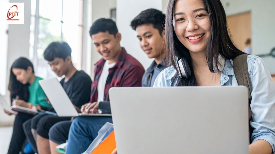 Học văn bằng 2 online có khó không?