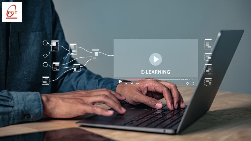 Học đại học online có tốt không với người đã đi làm nhiều năm?