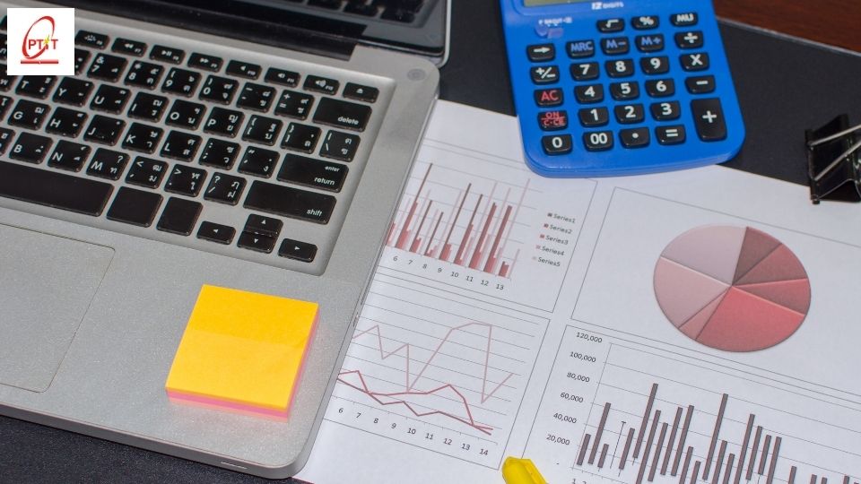 Ngành quản trị kinh doanh thi môn gì?